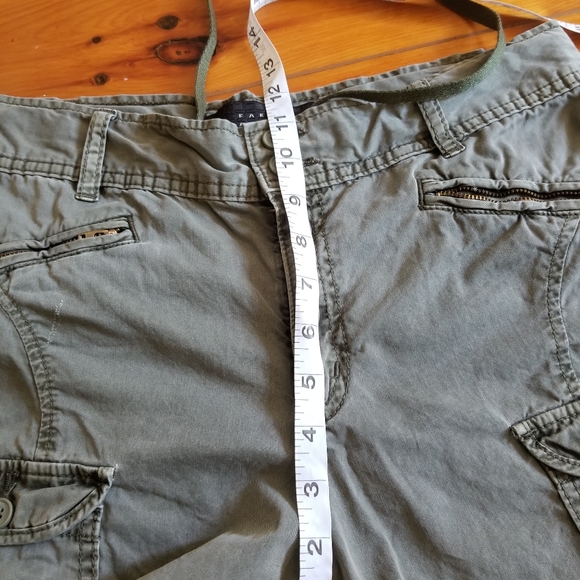 Fake and Fusion High Rise Capri Pants. Size 32M - Picture 8 of 11